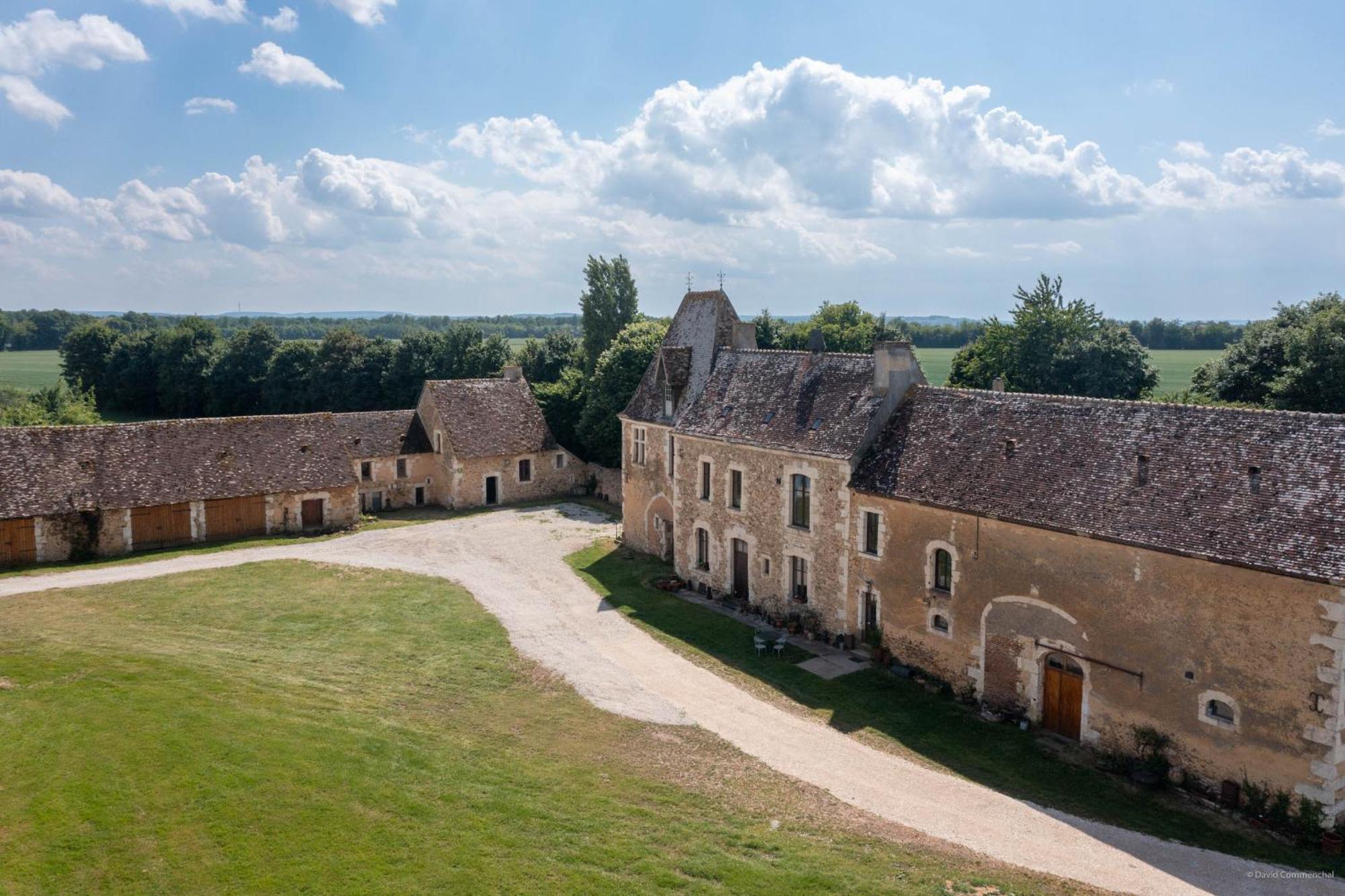 Villa Manoir du Bois Joly - Roulotte Art Déco à Margon  Extérieur photo